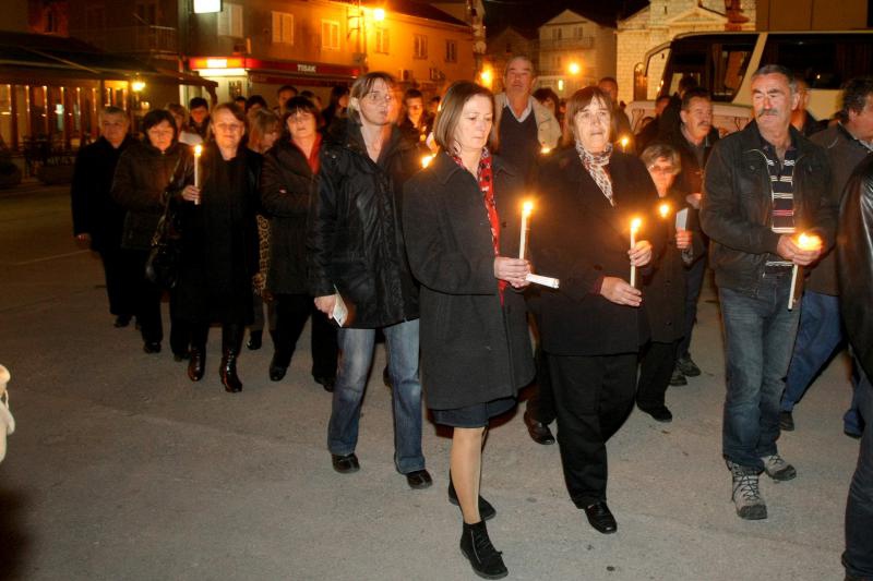 Koncertom bratovštine Presvetog oltarskog sakramenta župe Marijina Uznesenja iz Jelse na otoku Hvaru, obilježene su pjesme Velikog tjedna i procesija Za Križen, Foto: Dino Stanin/PIXSELL