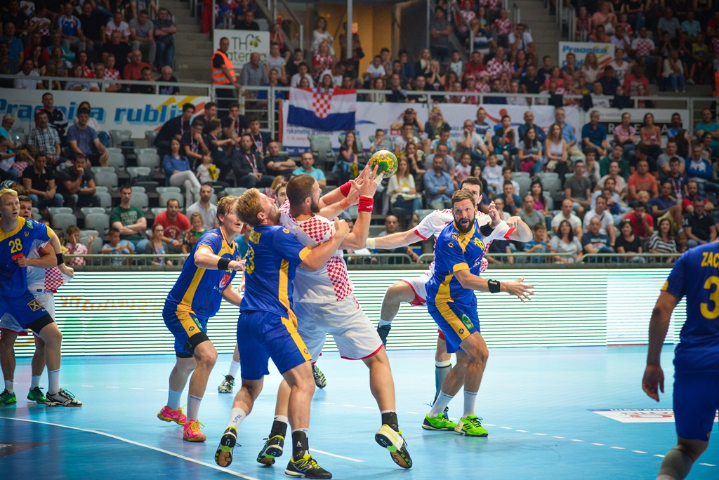 U doista sjajnoj atmosferi koju je stvorilo oko 5000 navijača iz cijele Hrvatske, naši su rukometni reprezentativci remizirali sa Švedskom i to s rezultatom 25-25. Bila je to ‘kaubojima’ pretposljednja pripremna utakmica uoči Olimpijskih igara