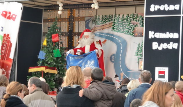 U Zadar stigao kamion Djeda Mraza