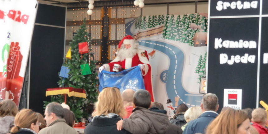 U Zadar stigao kamion Djeda Mraza U Zadar stigao kamion Djeda Mraza