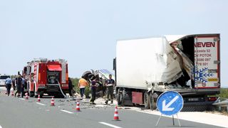 Cisterna s gorivom izletjela s autoceste nakon sudara s tegljačem
