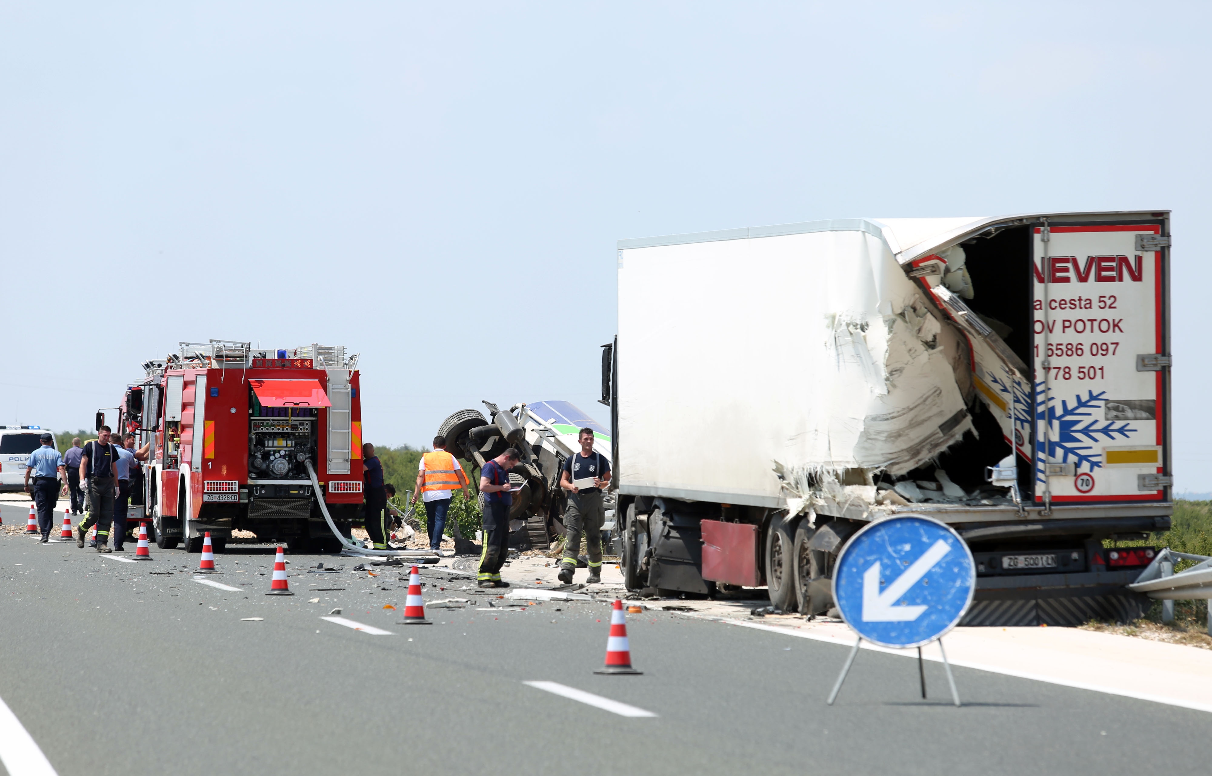 Cisterna s gorivom izletjela s autoceste nakon sudara s tegljačem
