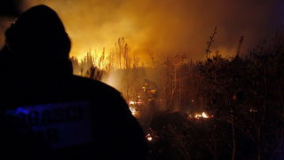Zadar, 070311.
Vatrogasci iz Zadra od popodnevnih sati bore se sa pozarom koji je izbio na podrucju izmedju Zadra i Murvice, tocnije na predjelu Baricevici.
Foto: Jure Miskovic / CROPIX