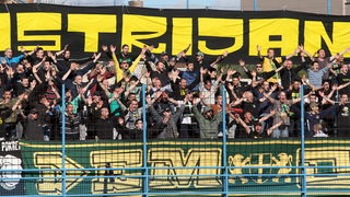 Zadar, 060413. 
Stadion na Stanovima.
Utakmica 26. kola prve HNL izmedju NK Zadar i NK Istra. Na fotografiji: navijaci Istre Demoni.
Foto: Jure Miskovic / CROPIX