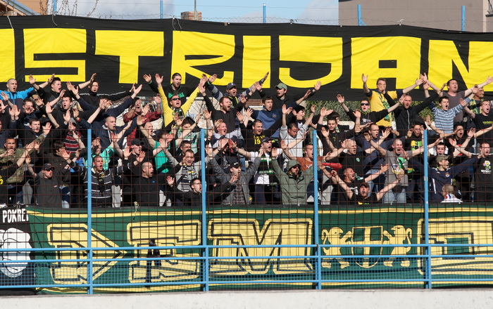 Zadar, 060413. 
Stadion na Stanovima.
Utakmica 26. kola prve HNL izmedju NK Zadar i NK Istra. Na fotografiji: navijaci Istre Demoni.
Foto: Jure Miskovic / CROPIX