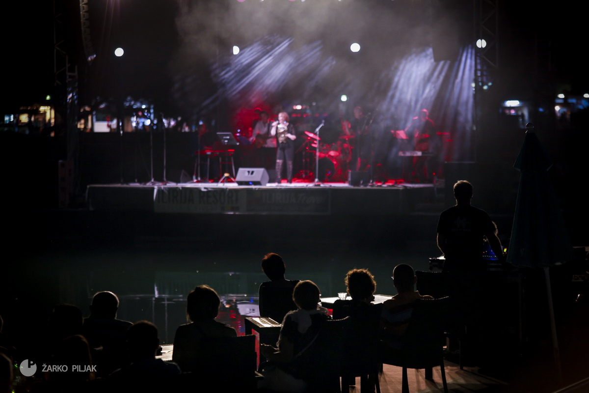 Zorica Kondža i klapa Cambi @ bazen Ilirije u Biogradu