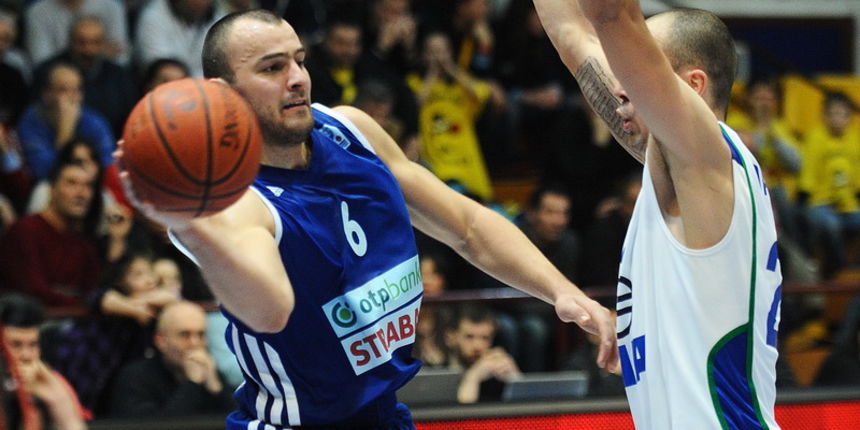 Zagreb, 150212.Kosarkaska dvorana Trnsko.Polufinala Final four Kosarkaskog kupa Kresimir Cosic, susret KK Zagreb i KK Zadar.Na slici: Ivanov Ive, Damir Markota.Foto: Damir Krajac / CROPIX Zagreb, 150212.Kosarkaska dvorana Trnsko.Polufinala Final four Kosarkaskog kupa Kresimir Cosic, susret KK Zagreb i KK Zadar.Na slici: Ivanov Ive, Damir Markota.Foto: Damir Krajac / CROPIX