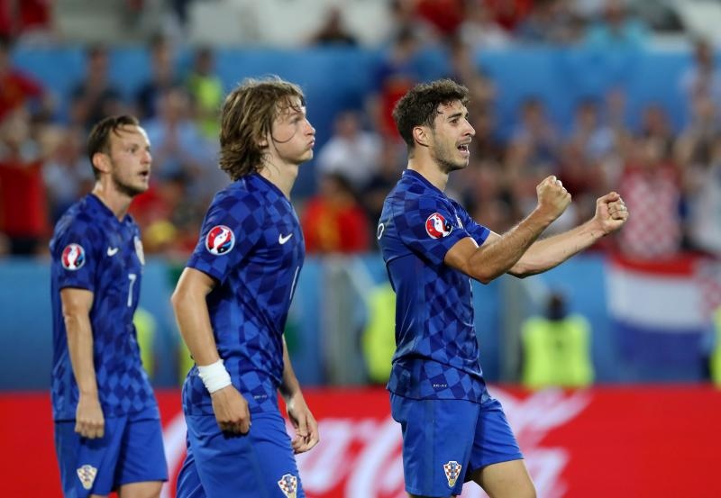 Velika fešta hrvatskih nogometaša i navijača u Bordeauxu nakon pobjede nad Španjolskom 2-1. Photo: PIXSELL Velika fešta hrvatskih nogometaša i navijača u Bordeauxu nakon pobjede nad Španjolskom 2-1. Photo: PIXSELL