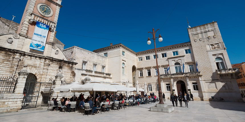 Đir po gradu, petak 9. ožujka 2018. Caffe bar Lovre, Narodni trg, Gradska uprava Đir po gradu, petak 9. ožujka 2018. Caffe bar Lovre, Narodni trg, Gradska uprava