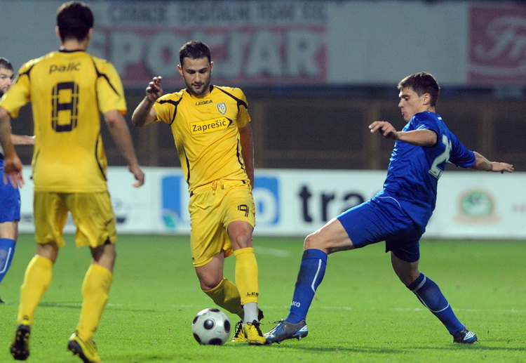 Zapresic, 151010.
Stadion NK Inter, 1. HNL, 11. kolo, seniori, susret NK Inter i NK Zadar.
Na slici: Arber Abilaliaj 9, Antonio Mrsic 22.
Foto: Damir Krajac / CROPIX Zapresic, 151010.
Stadion NK Inter, 1. HNL, 11. kolo, seniori, susret NK Inter i NK Zadar.
Na slici: Arber Abilaliaj 9, Antonio Mrsic 22.
Foto: Damir Krajac / CROPIX