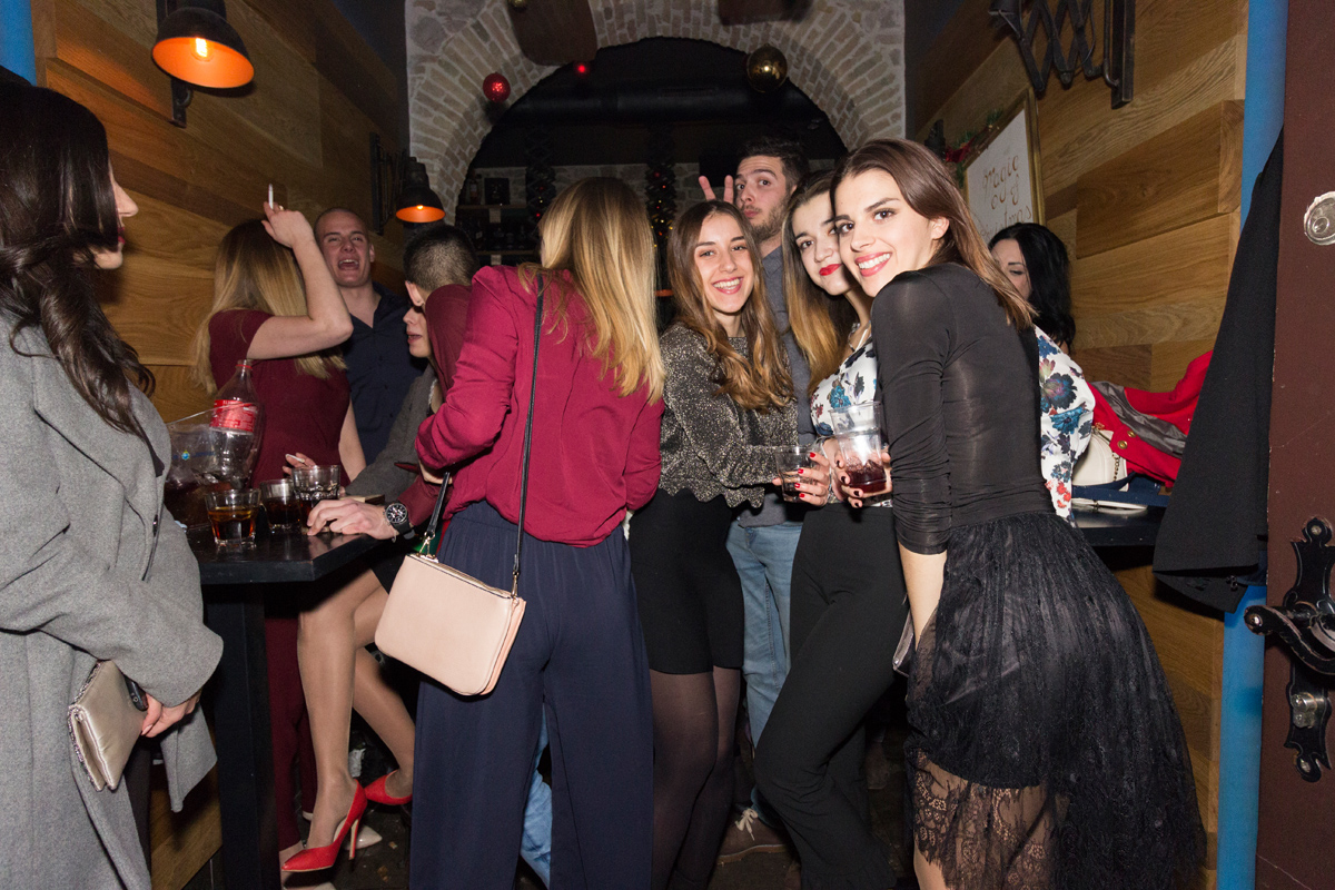 Doček 2017: Najluđa noć na zadarskom Poluotoku privukla više tisuća Zadrana i gostiju Doček 2017: Najluđa noć na zadarskom Poluotoku privukla više tisuća Zadrana i gostiju