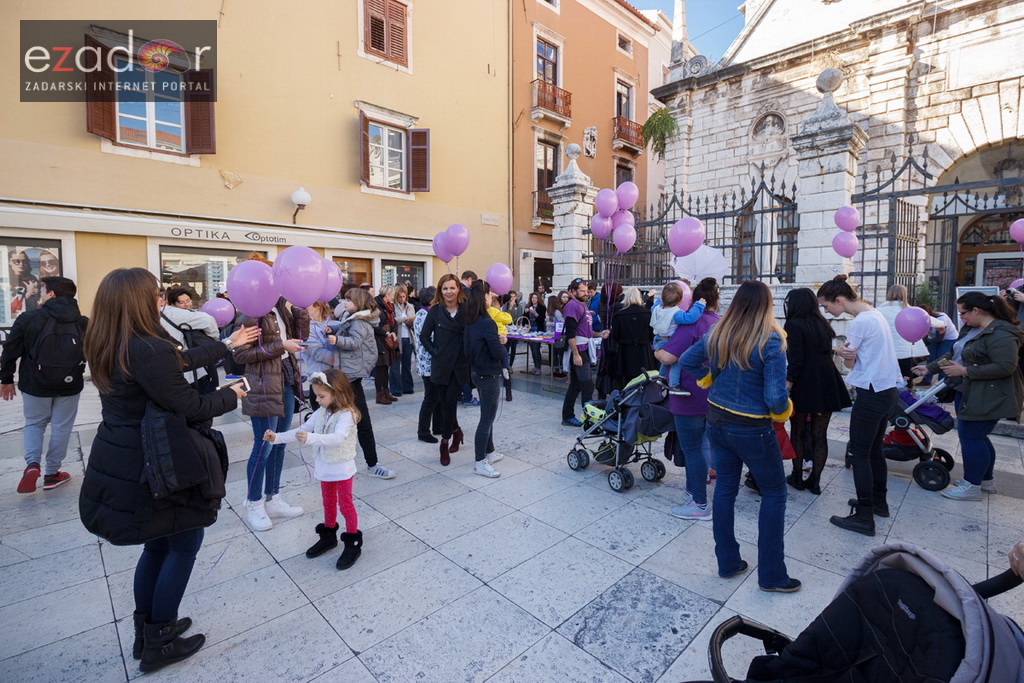 Zadarski Palčići pustili u zrak stotine ljubičastih balona