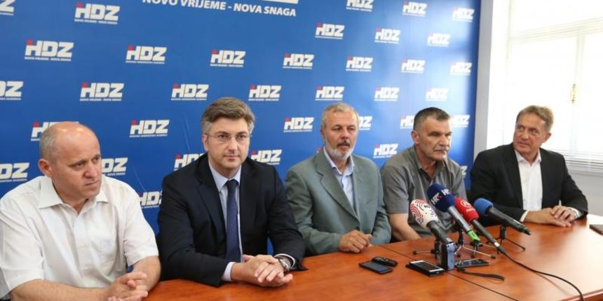 Kandidata za predsjednika HDZ-a, Andreja Plenkovica podržali su dalmatinski županijski čelnici. Kandidata za predsjednika HDZ-a, Andreja Plenkovica podržali su dalmatinski županijski čelnici.