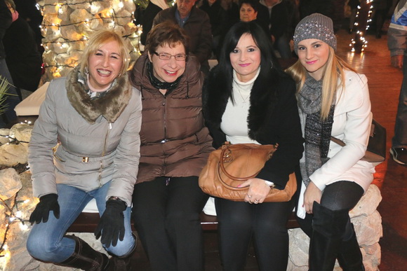 Virani 2016. godinu dočekali uz Lidiju Bačić, Leteći odred i spektakularan vatromet Virani 2016. godinu dočekali uz Lidiju Bačić, Leteći odred i spektakularan vatromet