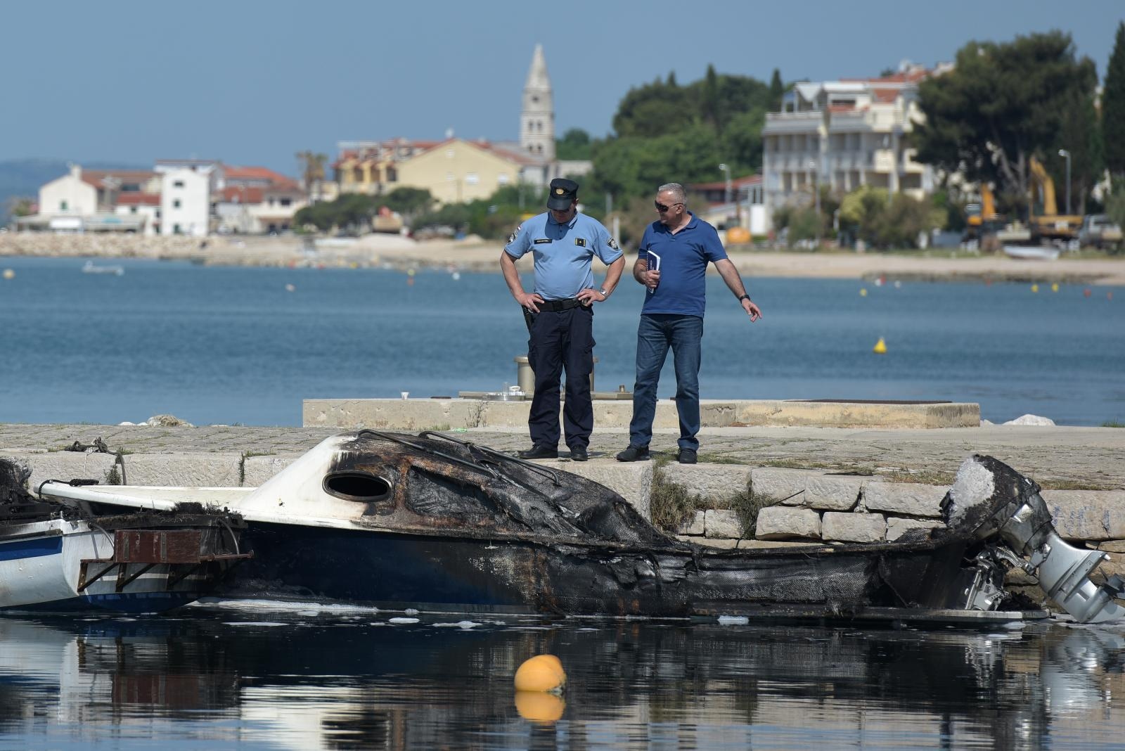 Sv. Filip i Jakov: Požar zahvatio brodice u luci od kojih su tri potonule