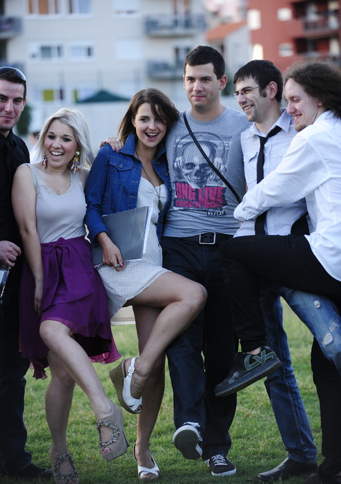 Sibenik, 030612.
Stadion Subicevac.
Veceras je odrzan humanitarni koncert “Sibenska srca za nasu dicu” na kojem su prikupljana sredstva za lijecenje djece oboljele od malignih bolesti. Koncert je vodila poznata glumica Doris Pincic, a nastupile su mnoge e Sibenik, 030612.
Stadion Subicevac.
Veceras je odrzan humanitarni koncert “Sibenska srca za nasu dicu” na kojem su prikupljana sredstva za lijecenje djece oboljele od malignih bolesti. Koncert je vodila poznata glumica Doris Pincic, a nastupile su mnoge e