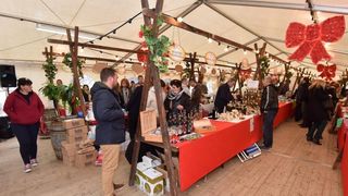 U organizaciji HGK Zupanijske komore Zadar na Trgu pet bunara otvoren je 10. sajam hrane, pica, delikatesnih proizvoda i suvenira Nasi mali gusti. Photo: Dino Stanin/PIXSELL U organizaciji HGK Zupanijske komore Zadar na Trgu pet bunara otvoren je 10. sajam hrane, pica, delikatesnih proizvoda i suvenira Nasi mali gusti. Photo: Dino Stanin/PIXSELL