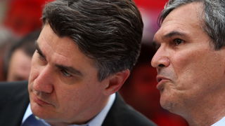 Zadar, 120513.
Trg pet bunara, Poluotok. 
Predizborni skup SDP-a na kojem je sudjelovao predsjednik stranke Zoran Milanovic. Na skupu je predstavljen i kandidat za gradonacelnika Zadra Ivo Bilic. Na fotografiji: Zoran Milanovic i Ivo Bilic.
Foto: Jure Mis