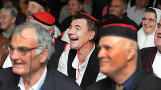 Zadar, 080111.
U Nadinu, selu pokraj Benkovca odrzana je danas
4. Cvitarijada pod nazivom Najbolji cvitarasi od Nina do Knina. Rijec je o natjecanju u kojem je sudjelovalo oko
30-ak samoukih sviraca etno skladbi na usnoj harmonici.
Na slici: neki su p Zadar, 080111.
U Nadinu, selu pokraj Benkovca odrzana je danas
4. Cvitarijada pod nazivom Najbolji cvitarasi od Nina do Knina. Rijec je o natjecanju u kojem je sudjelovalo oko
30-ak samoukih sviraca etno skladbi na usnoj harmonici.
Na slici: neki su p