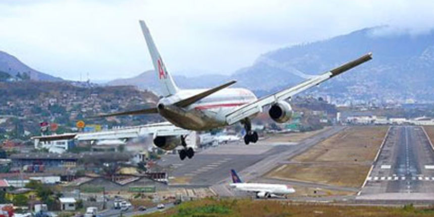 Avion – slijetanje (Foto: Totalportal.hr)