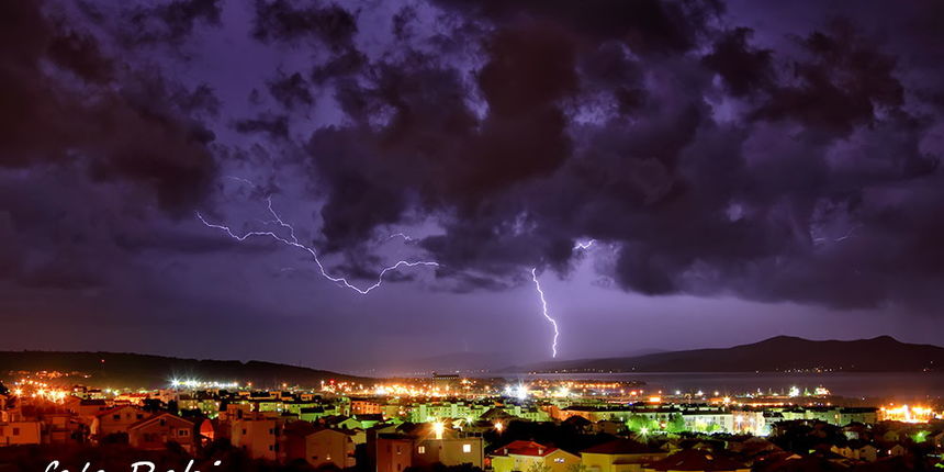 Munje nad Zadrom 16. studenog 2014. Foto: Roberto Lerga Munje nad Zadrom 16. studenog 2014. Foto: Roberto Lerga