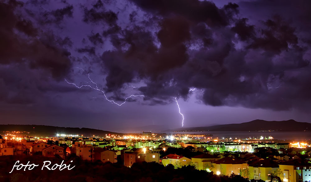 Munje nad Zadrom 16. studenog 2014.  Foto: Roberto Lerga
