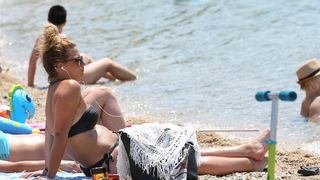 Uživanje u ljetu na vodičkim plažama. Photo: Duško Jaramaz/PIXSELL Uživanje u ljetu na vodičkim plažama. Photo: Duško Jaramaz/PIXSELL