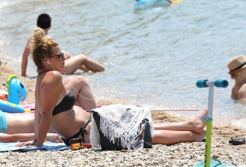 Uživanje u ljetu na vodičkim plažama. Photo: Duško Jaramaz/PIXSELL Uživanje u ljetu na vodičkim plažama. Photo: Duško Jaramaz/PIXSELL