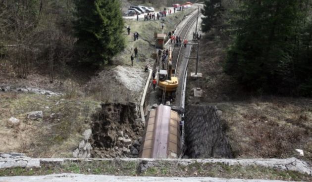 Nesreca vlaka, foto: Cropix