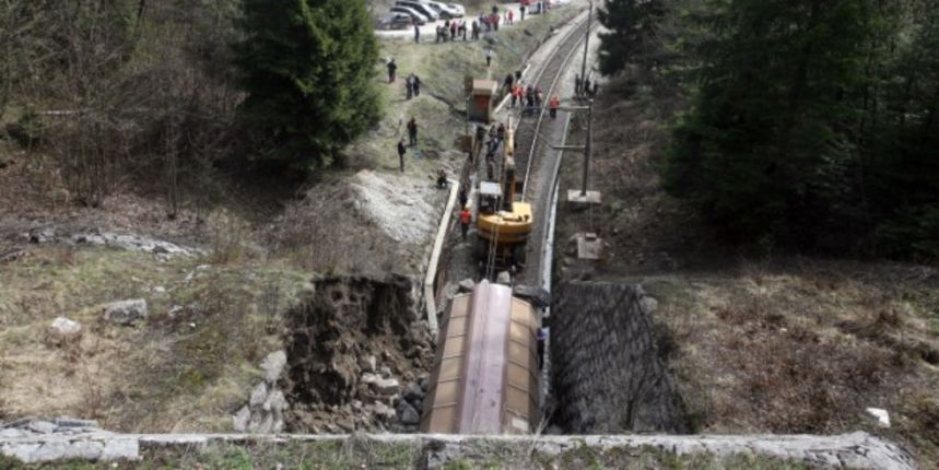 Nesreca vlaka, foto: Cropix