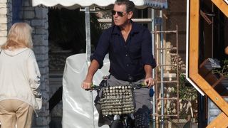 Može li bivši James Bond ‘proći’ kao obični turist? Pierce Brosnan na Visu pokazao još jedan talent