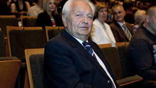 Zagreb, 230912.
Veceras je u KD Vatroslav Lisinski premijerno izvedena predstava Montazstroja 55+ u kojoj volonterski glumi 55 anonimaca starijih od 55 godina.
Na fotografiji: Zvonimir Separovic.
Foto: Neja Markicevic / CROPIX Zagreb, 230912.
Veceras je u KD Vatroslav Lisinski premijerno izvedena predstava Montazstroja 55+ u kojoj volonterski glumi 55 anonimaca starijih od 55 godina.
Na fotografiji: Zvonimir Separovic.
Foto: Neja Markicevic / CROPIX