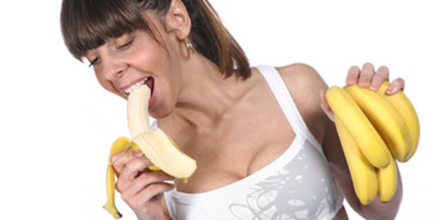 Žena jede bananu (Fitness.com.hr) Žena jede bananu (Fitness.com.hr)