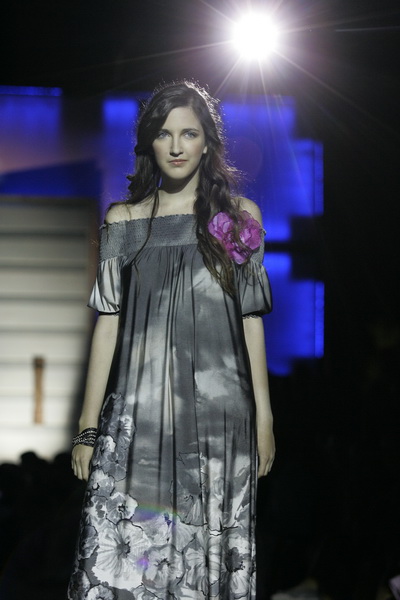 Bol, 010711.
Druga vecer Dove Fashion.hr revije na plazi Zlatni rad u Bolu.
Na slici: kreacije Ivice Skoke.
Foto: Jakov Prkic / Cropix Bol, 010711.
Druga vecer Dove Fashion.hr revije na plazi Zlatni rad u Bolu.
Na slici: kreacije Ivice Skoke.
Foto: Jakov Prkic / Cropix