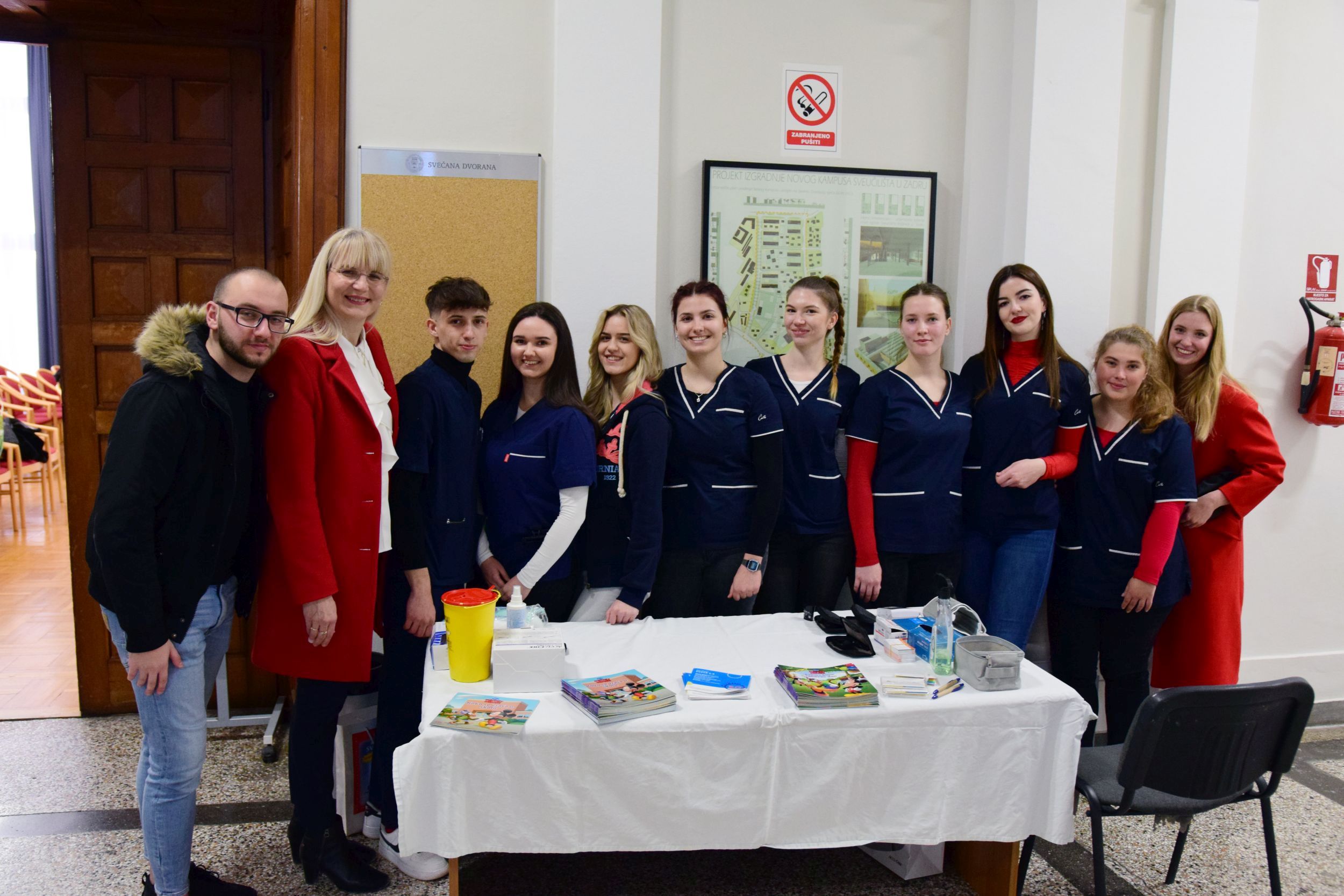 U Zadru obilježen Dan crvenih haljina