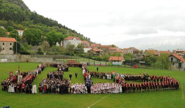 21.04.2014., Vrlika – Vise od 1000 cuvara Kristova groba sudjelovalo je na 14. smotri zudija koja se odrzala u Vrlici. Uz osnivace festivala Vodicke zudije, ogranizator festivala bila je vrlicka zupa Gospa od Rozarija. Na smotri zudija sudjelovalo je vise