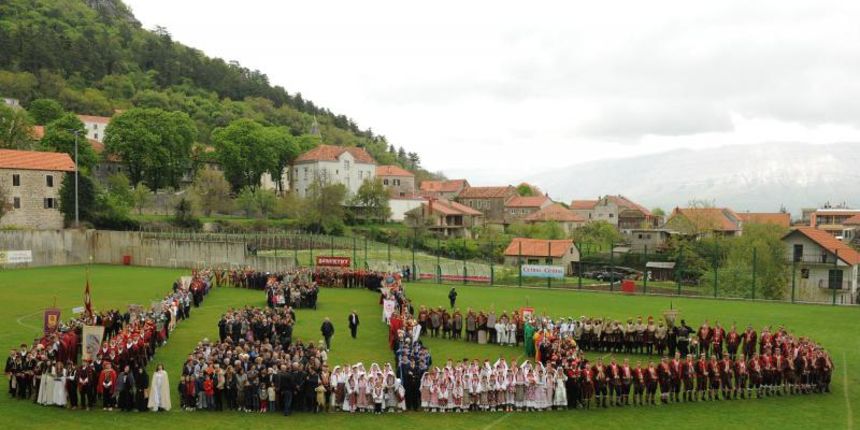 21.04.2014., Vrlika – Vise od 1000 cuvara Kristova groba sudjelovalo je na 14. smotri zudija koja se odrzala u Vrlici. Uz osnivace festivala Vodicke zudije, ogranizator festivala bila je vrlicka zupa Gospa od Rozarija. Na smotri zudija sudjelovalo je vise 21.04.2014., Vrlika – Vise od 1000 cuvara Kristova groba sudjelovalo je na 14. smotri zudija koja se odrzala u Vrlici. Uz osnivace festivala Vodicke zudije, ogranizator festivala bila je vrlicka zupa Gospa od Rozarija. Na smotri zudija sudjelovalo je vise