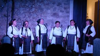 U subotu, 16. srpnja, na Kaštelu Benković u Benkovcu, u sklopu Benkovačkog kulturnog ljeta održan je “9. Etno festival – Benkovac 2016.” U subotu, 16. srpnja, na Kaštelu Benković u Benkovcu, u sklopu Benkovačkog kulturnog ljeta održan je “9. Etno festival – Benkovac 2016.”