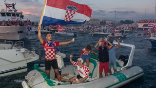 Veličanstven doček četvorice zadarskih Vatrenih od Gradskog mosta do Foruma