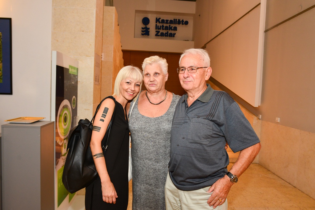 “Ana i Ona” naziv je predstave čijom je premijerom sinoć u zadarskom Kazalištu lutaka započela umjetnička revija pod nazivom “Nosi se Teatro Verrdi”.