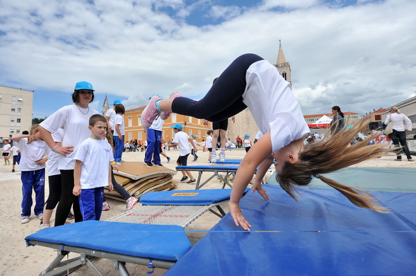 Zadar, 250513.
Univerzalna sportska skola “Dite zadarsko” kraj sezone obiljezila proslavom cetvrtog rodjendana i odrzavanjem sportskih igara na Forumu.
Na fotografiji: sporske igre “Dite zadarsko”.
Foto: Luka Gerlanc / CROPIX
