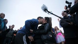 04.04.2014., Zadar – Australac Jason Grdovich zaprosio je svoju djevojku na Morskim Orguljama nakon devet godina veze, a cinu su svjedocili popularni pjevac Mladen Grdovic, gradonacelnik Bozidar Kalmeta, predsjednik zadarske TZ Zvonko Supe te mnogi medi