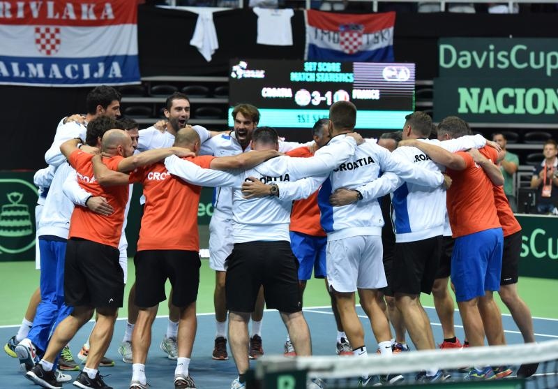 Davis Cup: Fešta nakon pobjede Marina Čilića nad Richardom Gasquetom i osiguranog plasmana u finale Davis Cupa. Photo: Hrvoje Jelavić/PIXSELL