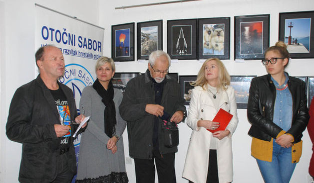 Otocni fotografi, Otocki sabor