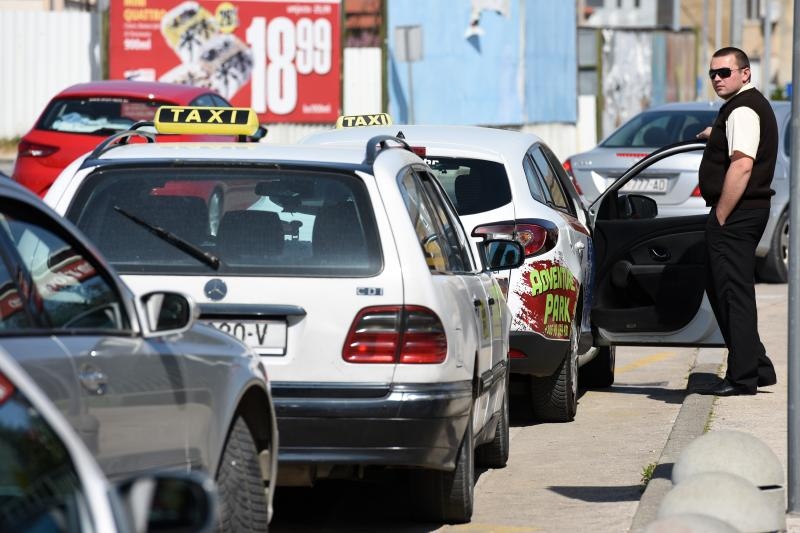 Na autobusnom kolodvoru dio taksista odrzao je prosvjed zbog kako kazu sve tezih uvijeta rada. Photo: Dino Stanin/PIXSELL