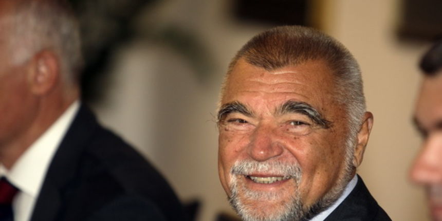 Varazdin, 100909.
Hrvatski predsjednik Stjepan Mesic u sluzbenom je posjetu Varazdinu, otvorio je dogradjeni dio zgrade prve Gimnazije Varazdin, te posjetio poslovni sustav Vindija.
Foto: Zeljko Hajdinjak / Cropix Varazdin, 100909.
Hrvatski predsjednik Stjepan Mesic u sluzbenom je posjetu Varazdinu, otvorio je dogradjeni dio zgrade prve Gimnazije Varazdin, te posjetio poslovni sustav Vindija.
Foto: Zeljko Hajdinjak / Cropix