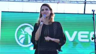 Doris Pinčić Rogoznica. Otvorenje Peveca uz Mladena Grdovića i Klapu Intrade Doris Pinčić Rogoznica. Otvorenje Peveca uz Mladena Grdovića i Klapu Intrade