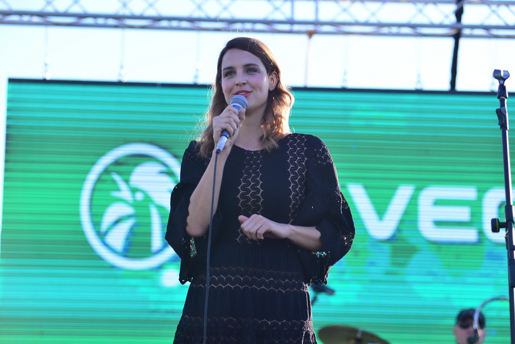 Doris Pinčić Rogoznica. Otvorenje Peveca uz Mladena Grdovića i Klapu Intrade Doris Pinčić Rogoznica. Otvorenje Peveca uz Mladena Grdovića i Klapu Intrade