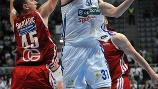 Zadar, 260513.
Dvorana Kresimira Cosica. 
3. polufinalna utakmica prvenstva Hrvatske izmedju KK Zadar i KK Cedevita.
Na fotografiji: Bazdaric i Vrbanc.
Foto: Luka Gerlanc / CROPIX