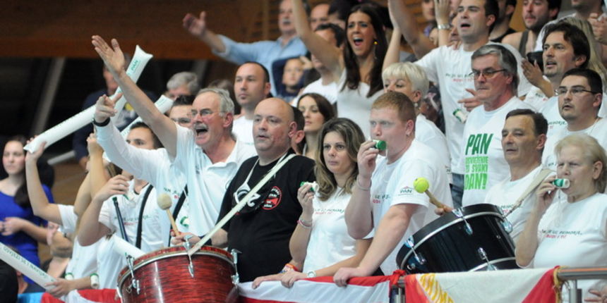 Zadar, 101211
Bazen na Visnjiku.
Utakmica polufinala kupa Hrvatske izmedju VK Primorje i VK Jug.
Na slici: publika
Foto: Luka Gerlanc / CROPIX Zadar, 101211
Bazen na Visnjiku.
Utakmica polufinala kupa Hrvatske izmedju VK Primorje i VK Jug.
Na slici: publika
Foto: Luka Gerlanc / CROPIX